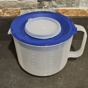 Vintage Tupperware Mix-N-Store 8-cup measuring bowl/pitcher with a blue lid.